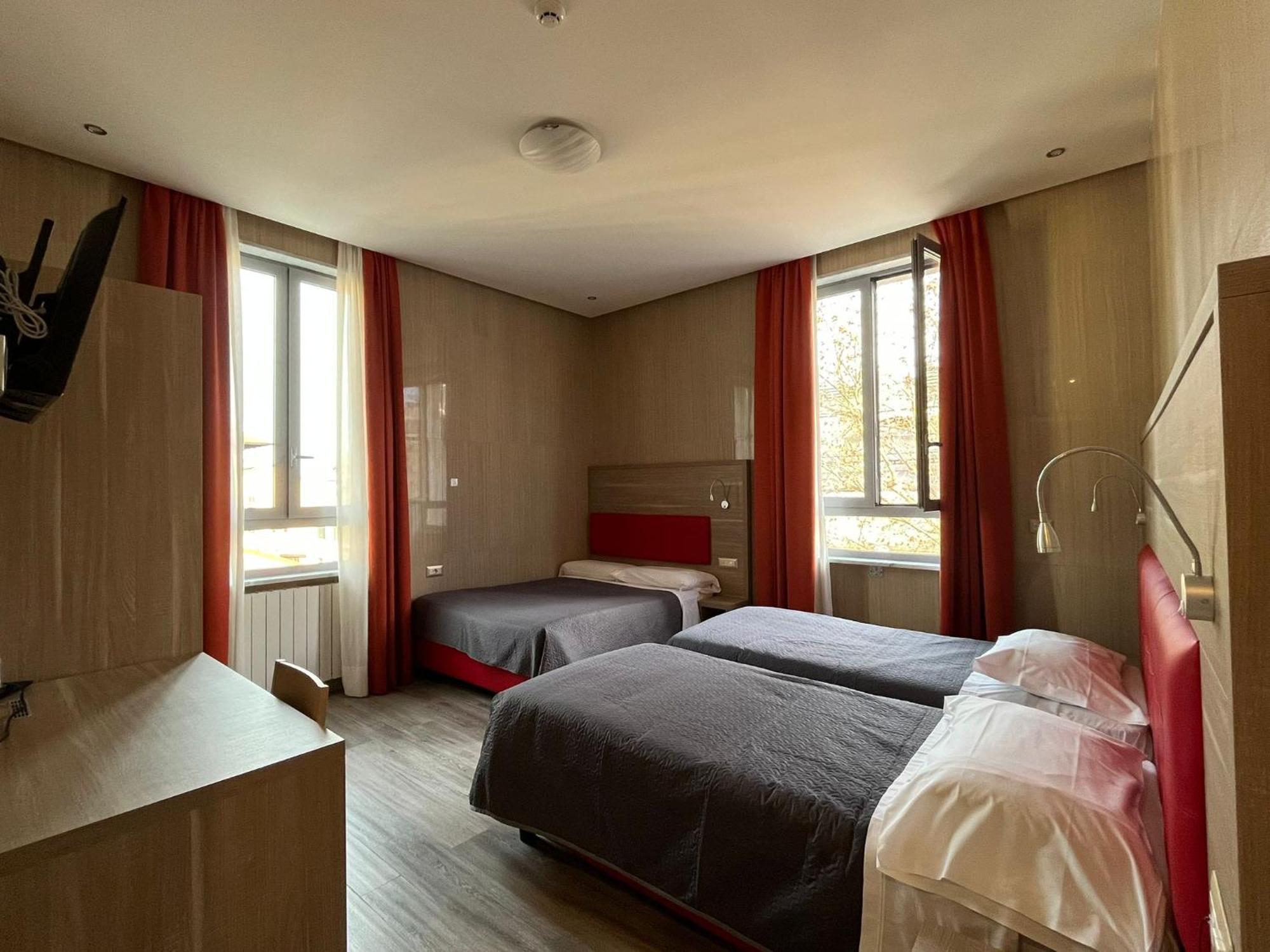 Hotel Midway — Foto 3